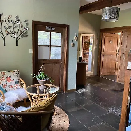 Les Arpents Verts Bed & Breakfast Momignies